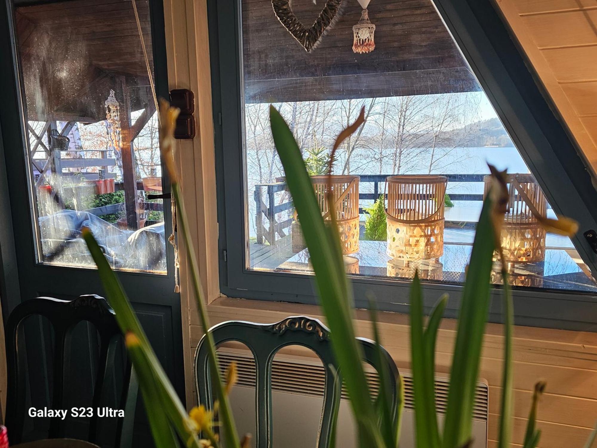Dom Nad Jeziorem Chalet *